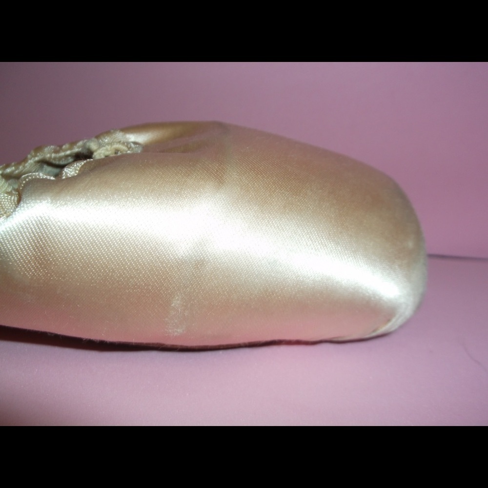 Capezio® Aria Ballet Pointe Shoes Sz 6 1/2 - Picture 8 of 8